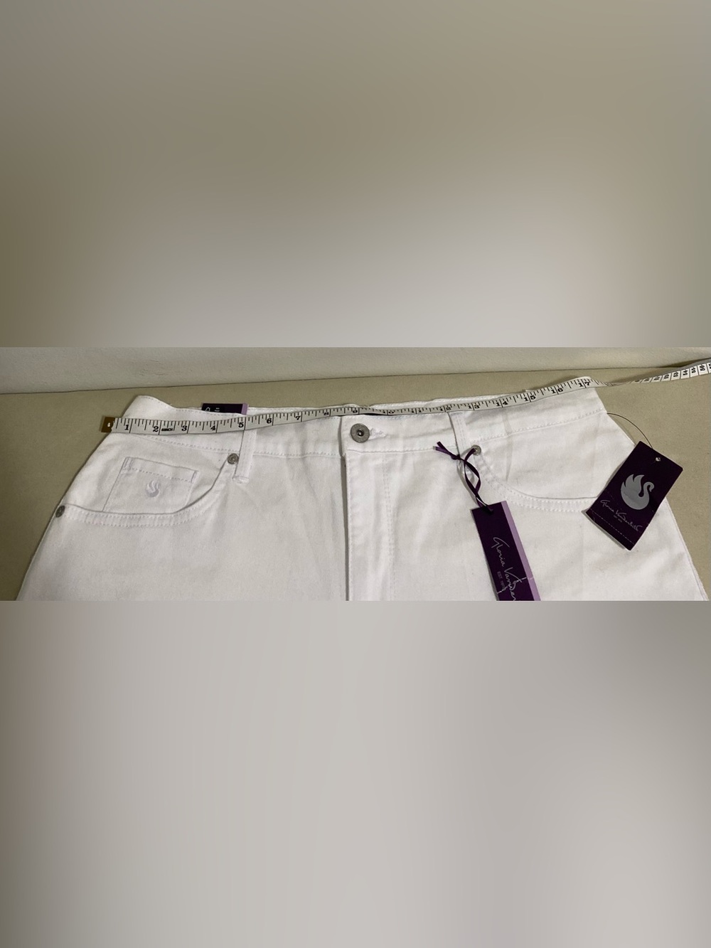 Gloria Vanderbilt White Straight-Leg Jeans - Picture 10 of 13